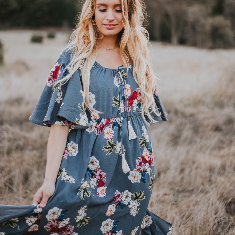 FLOWY FLOWER MAXI DRESS